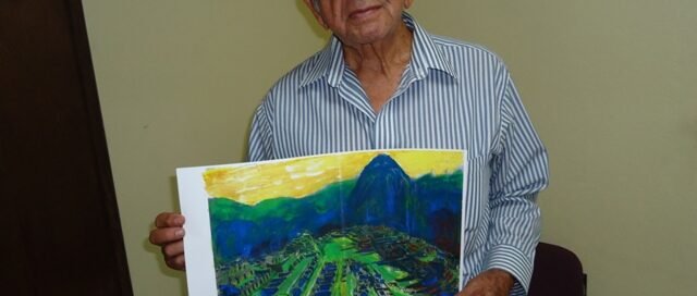 eduardo con pintura de machu pichu